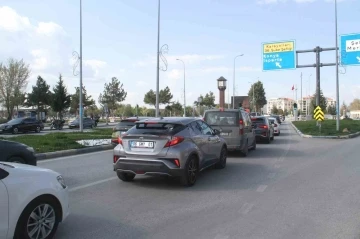 Yeni Konya-Antalya karayolunda bayram dönüşü trafiği yoğunluğu
