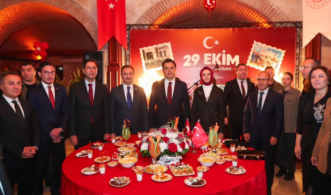 Tokat'ta ilk kez Deveciler Hanı'nda düzenlenen 29 Ekim Cumhuriyet resepsiyonu,
