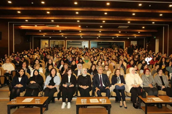 Sivas Ticaret ve Sanayi Odası ev sahipliğinde düzenlenen etkinlikte akademisyen