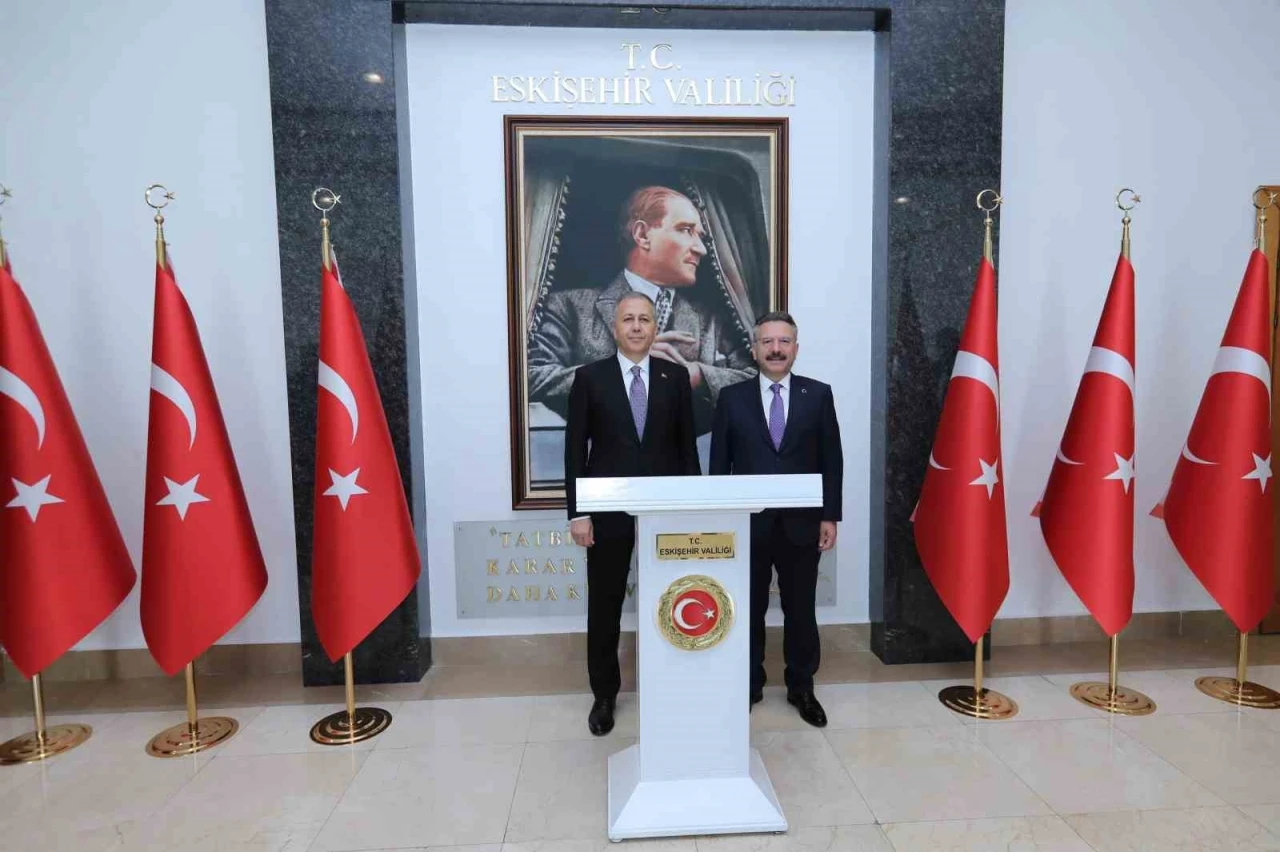 Eskişehir'de katıldığı toplantıda açıklamalarda bulunan içişleri bakanı ali yerlikaya, program