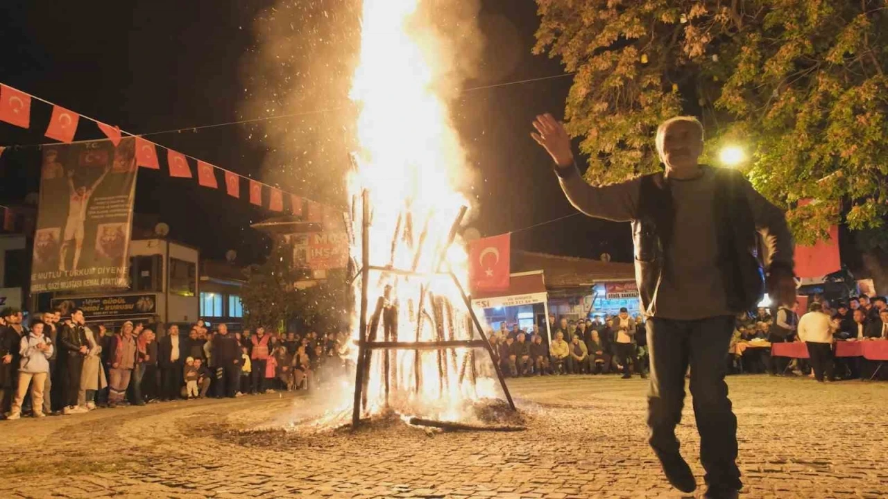 Ankara’nın güdül ilçesinde cumhuriyet bayramı’nın 101. Yılı, geleneksel sinsin ateşi