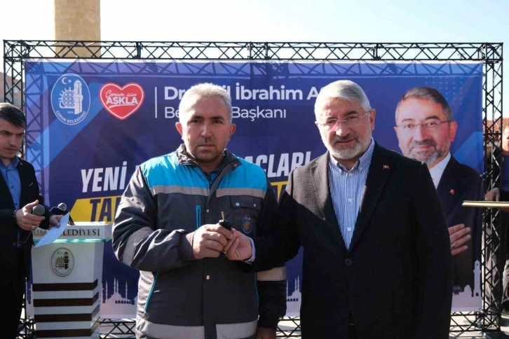 Çorum Belediyesi’ne yeni kazandırılan 20 araç için anahtar teslim töreni