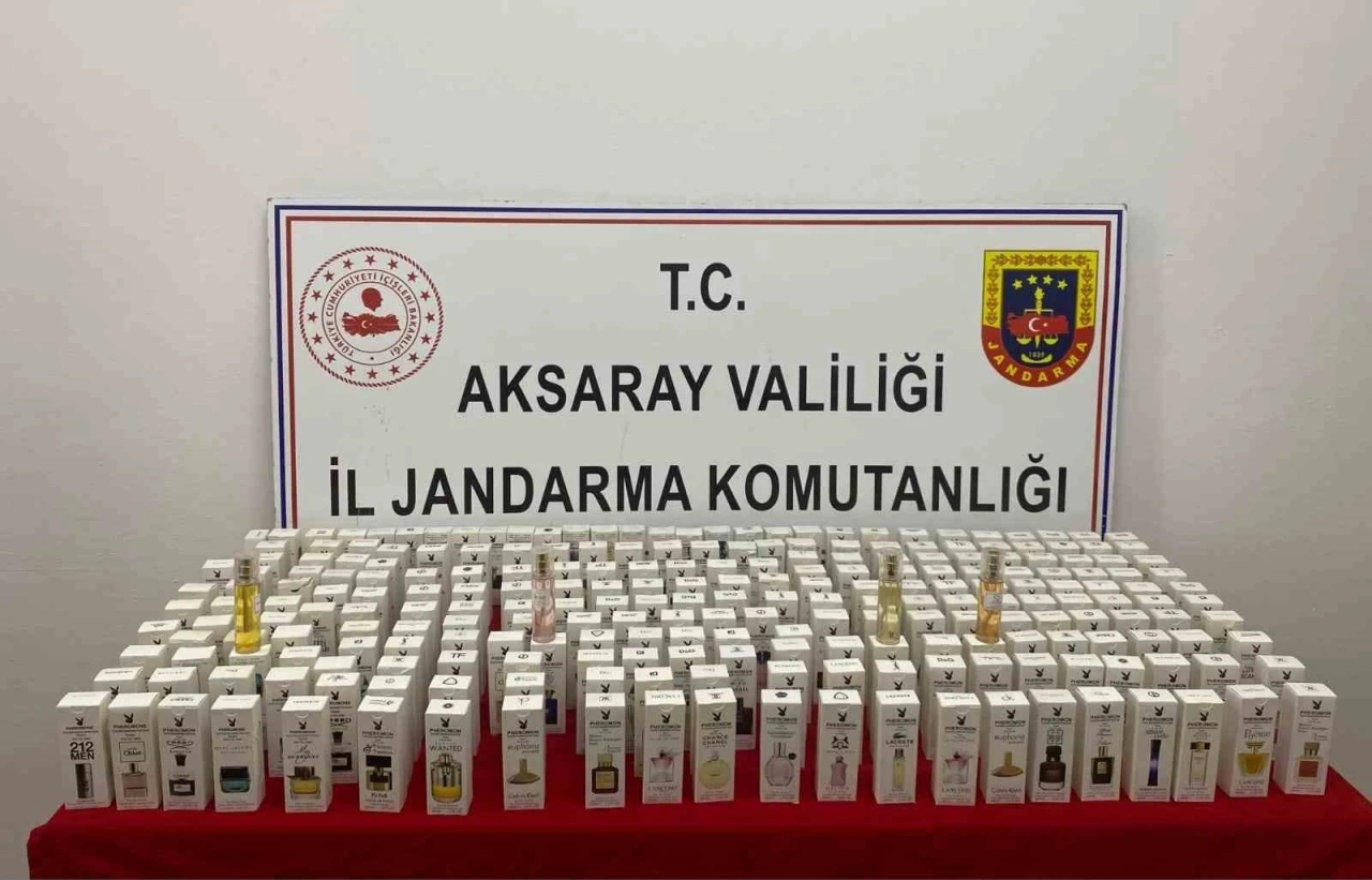 ?stanbul’dan aksaray’a kaçak parfüm sevkiyatı yapan kargo aracına operasyon düzenleyen