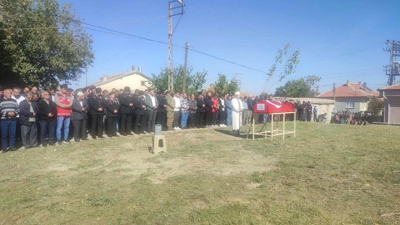 Afyonkarahisar'ın çay ilçesi yakınlarındaki zincirleme trafik kazasında hayatını kaybeden jandarma