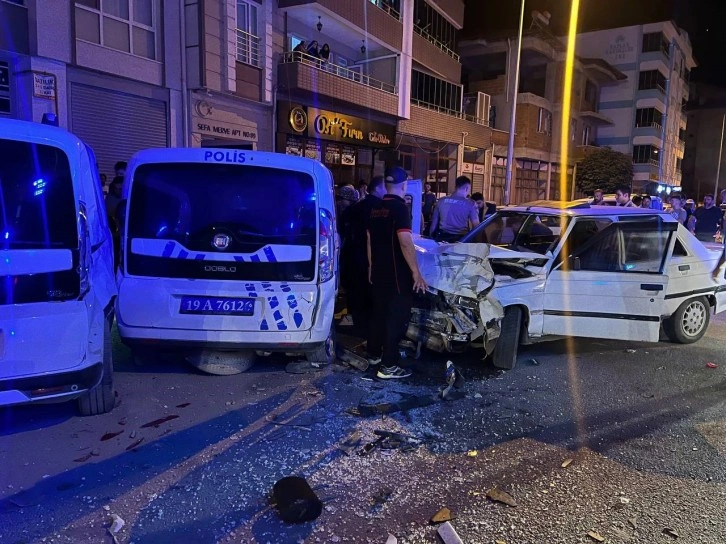 Çorum’un Alaca ilçesinde kontrolden çıkan otomobil park halindeki bir otomobile