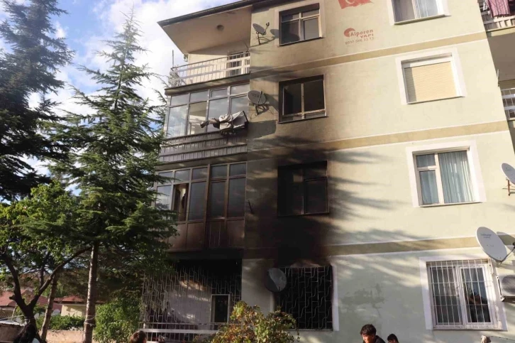 Kayseri’nin melikgazi ilçesinde küçük çocuğun oynadığı çakmaktan çıkan ateş evi