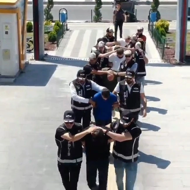 Niğde’de düzenlenen tefecilik operasyonunda 10 kişi gözaltına alındı.