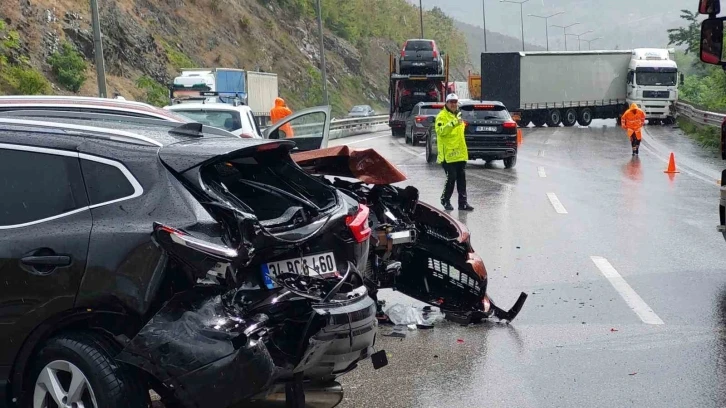 Samsun'da 7 aracın karıştığı kazada 1'ağır 6 kişi yakalandı.