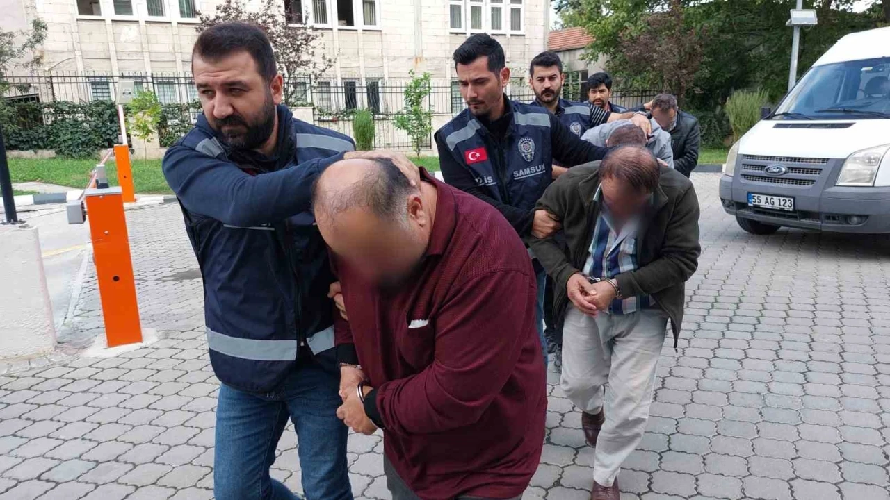 Samsun'un 5 ilçesinde polis tarafından düzenlenen eş zamanlı kaçak silah