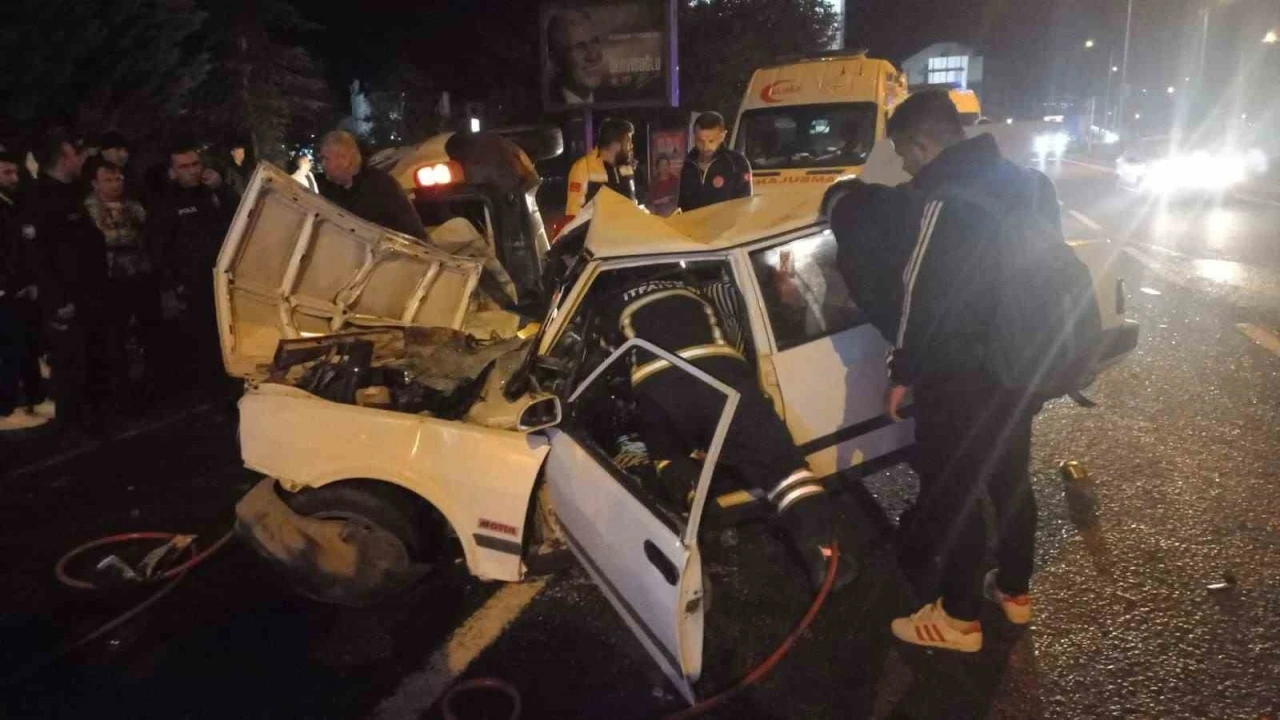 Ordu'nun fatsa ilçesinde 2 aracın çarpışması sonucu meydana gelen trafik
