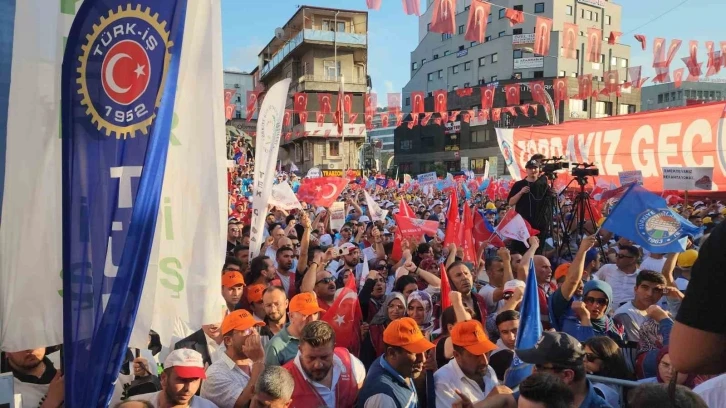 Türk-iş zonguldak'ta "zordayız, geçinemiyoruz" mitingi düzenledi. Mitingde konuşan türk-iş genel