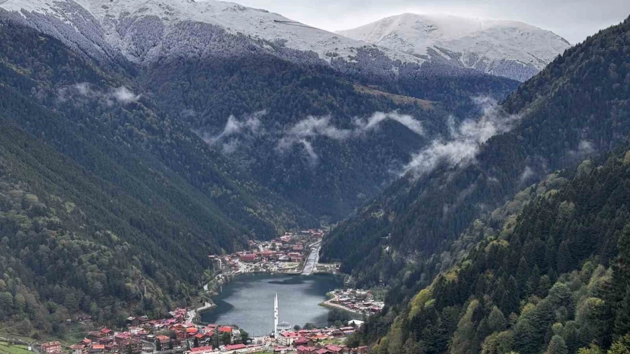 Trabzon'un çaykara ilçesindeki dünyaca ünlü turizm merkezi uzungöl'ün yüksek kesimleri