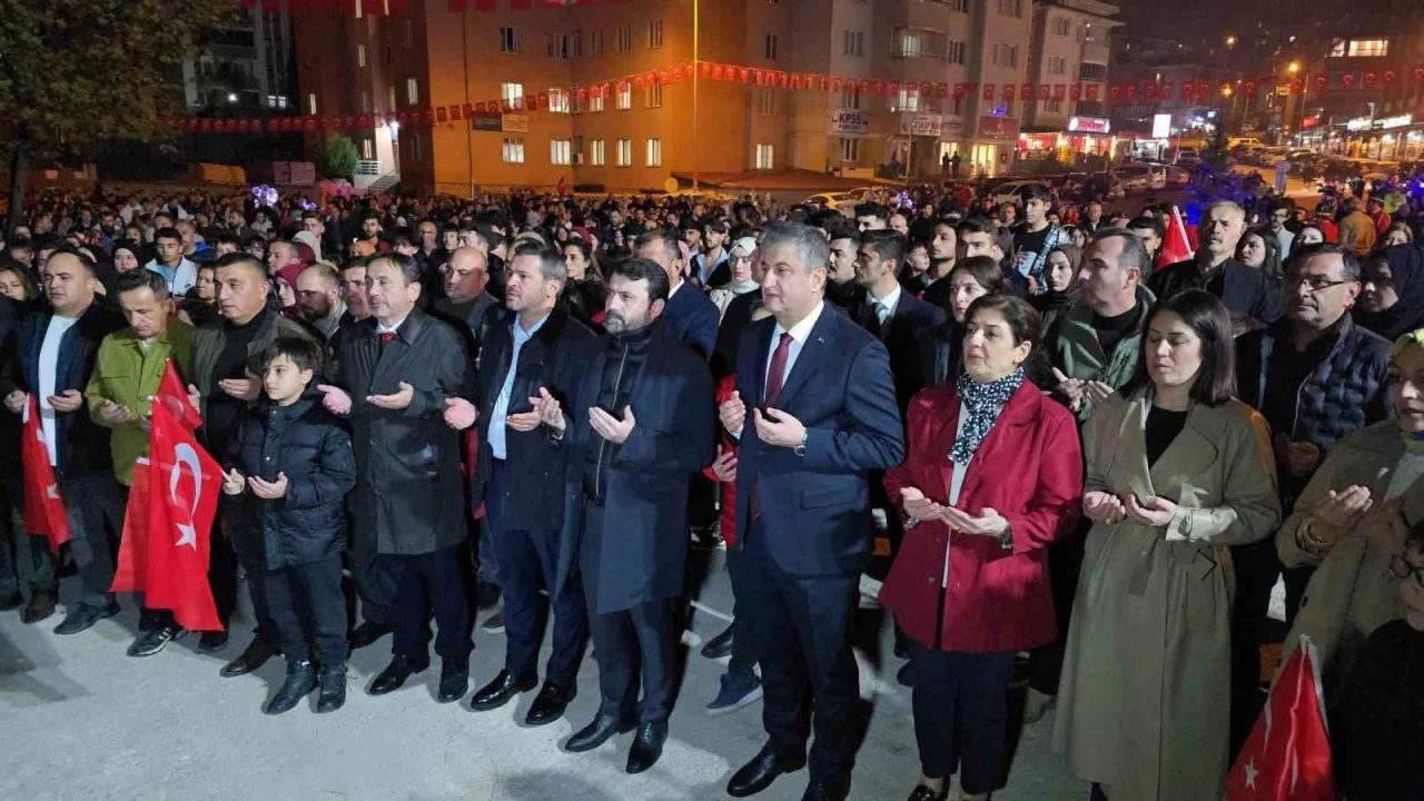 Karabük'te cumhuriyet'in 101. Yılı etkinlikleri çerçevesinde yüzlerce kişinin katılımı ile