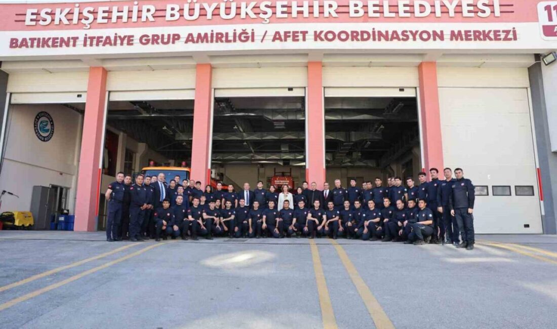 Büyükşehir Belediye Başkanı Ayşe Ünlüce, itfaiye teşkilatında yeni göreve başlayan