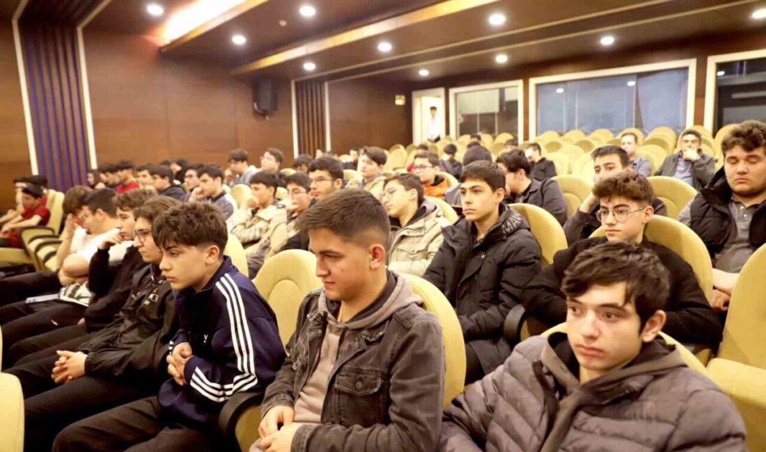 Sivas’ta “Ortak Yönümüz Eğitim” temasıyla mesleki eğitim forumu düzenlendi. Sivas