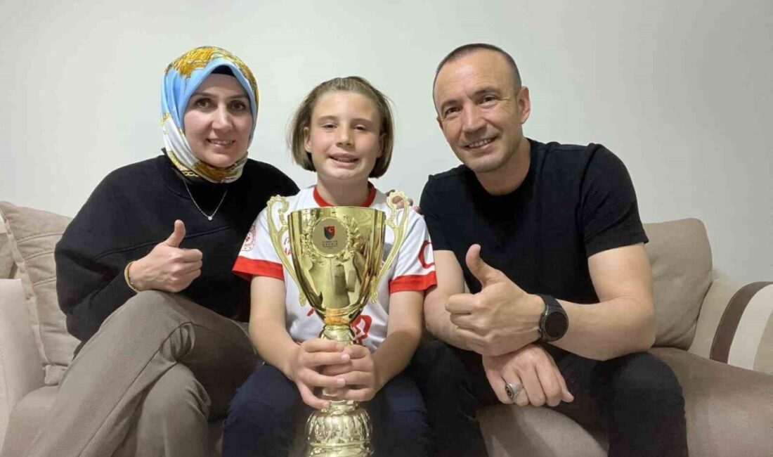 Samsunlu 10 yaşındaki eskrim sporcusu Cihangir Pehlivan, Antalya’da düzenlenen Uluslararası