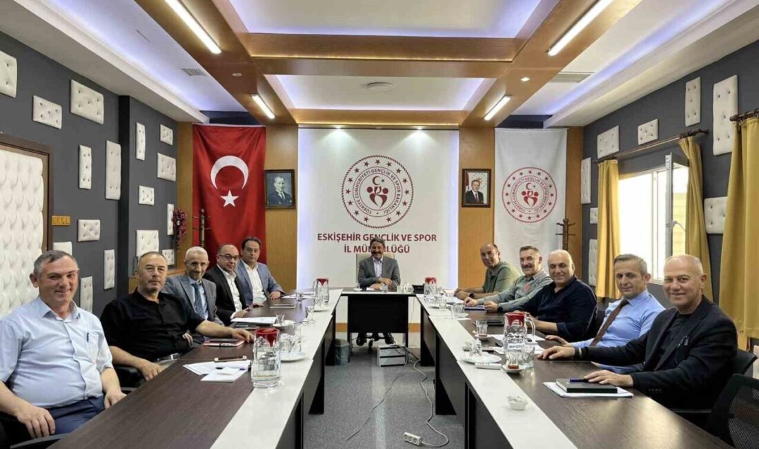 Eskişehir Gençlik ve Spor İl Müdürlüğü yetkilileri 19 Mayıs Gençlik