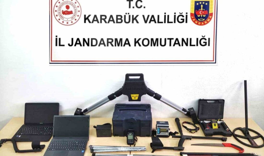 2 milyon liralık cihazlarla define ararken yakalandılar Karabük’ün Safranbolu ilçesinde izinsiz define aradığı belirlenen 5 kişi, jandarma
