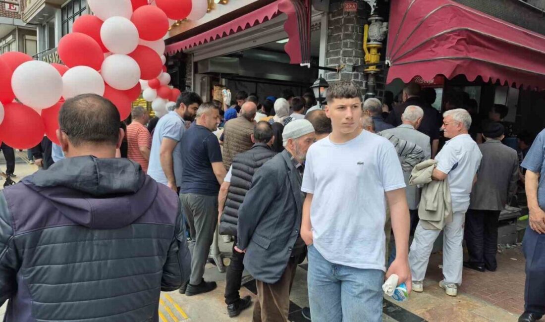Düzce’de bir restoran, açılışa özel olarak tavuk döner ve ayranı