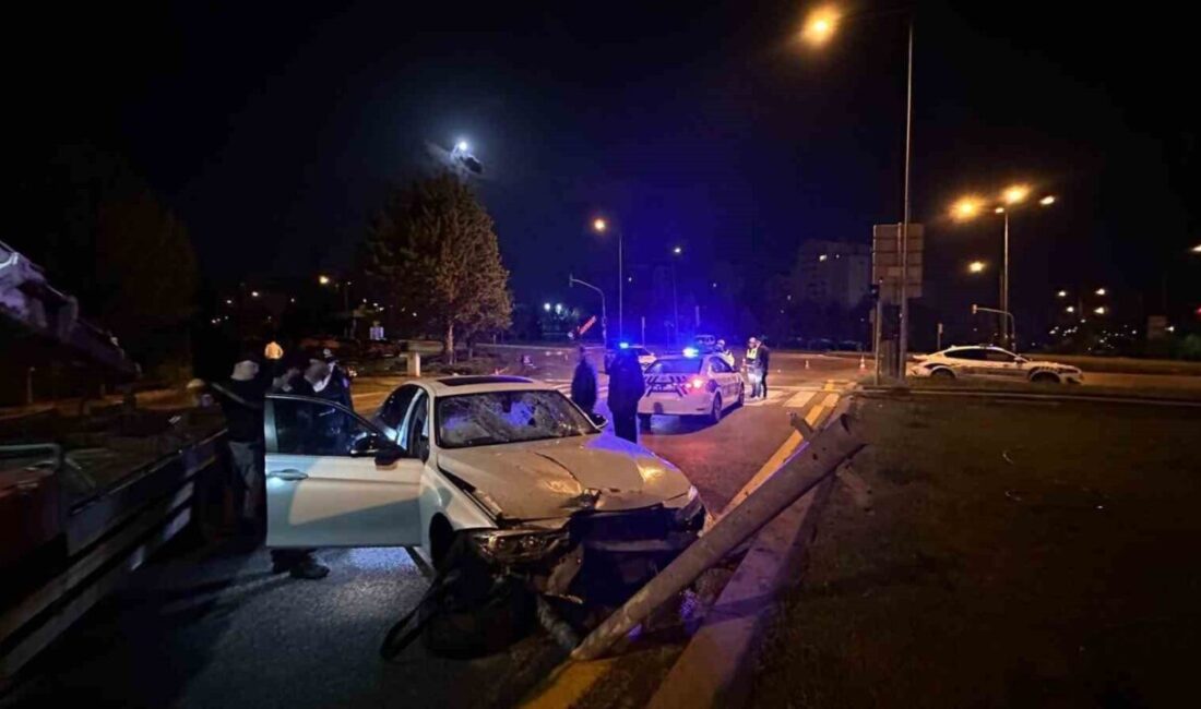 Ankara’nın Etimesgut ilçesinde otomobilin çarptığı motosiklekli kurye hayatını kaybetti. Alınan