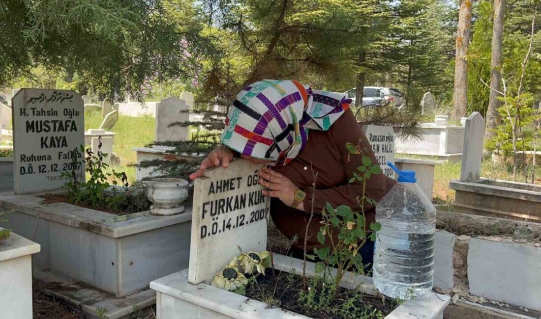 Eskişehir’de Anneler Günü’nde kimi vatandaşlar kaybettikleri bebeklerinin, kimi vatandaşlar da