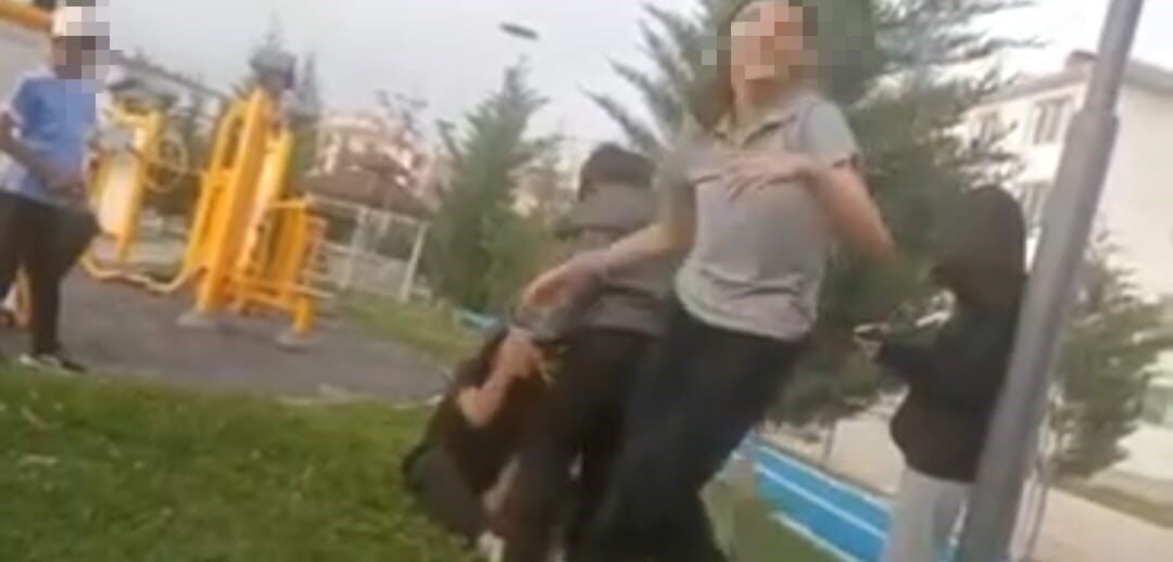 Ankara’da okulda tartıştıkları arkadaşını tuzağa düşürerek darbeden kız çocukları, saldırı