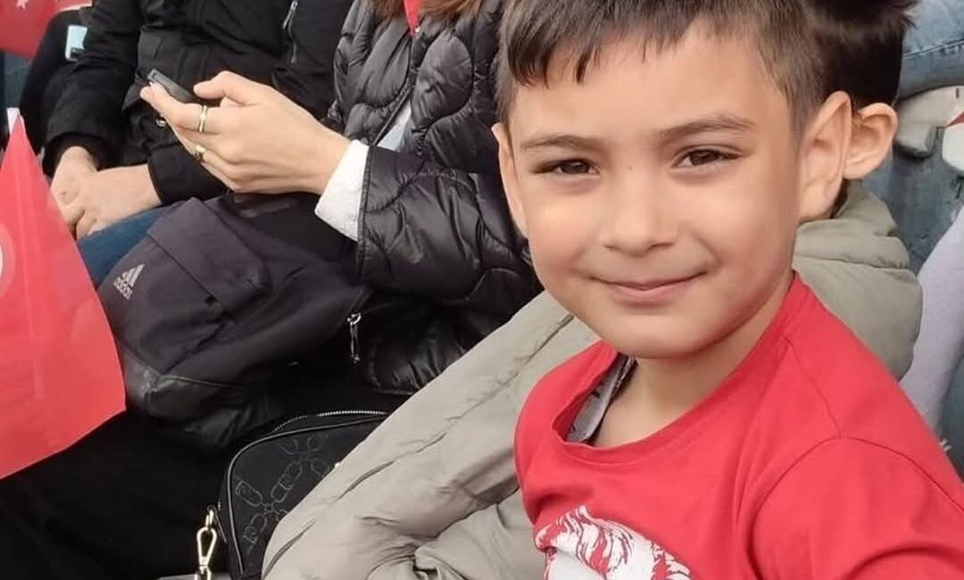 Bartın’ın Amasra ilçesinde engelli bir gencin oynadığı tüfek ateş aldı.