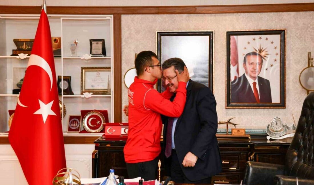 Trabzon Büyükşehir Belediye Başkanı Ahmet Metin Genç, Down Sendromlu Basketbol