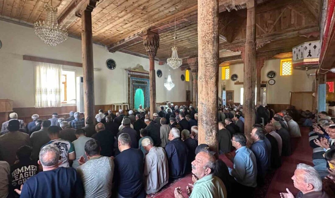 Konya’nın Beyşehir ve Derbent ilçelerinde yağış beklentisi içerisinde olan çiftçiler