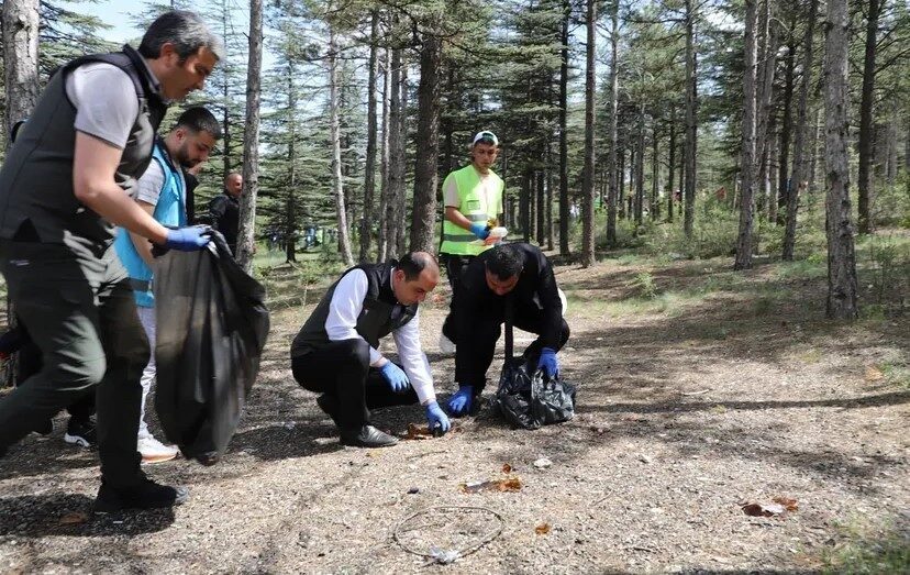 Çankırı’da “Orman Benim” etkinliği çerçevesinde ormanlık alana atılan ve yangın