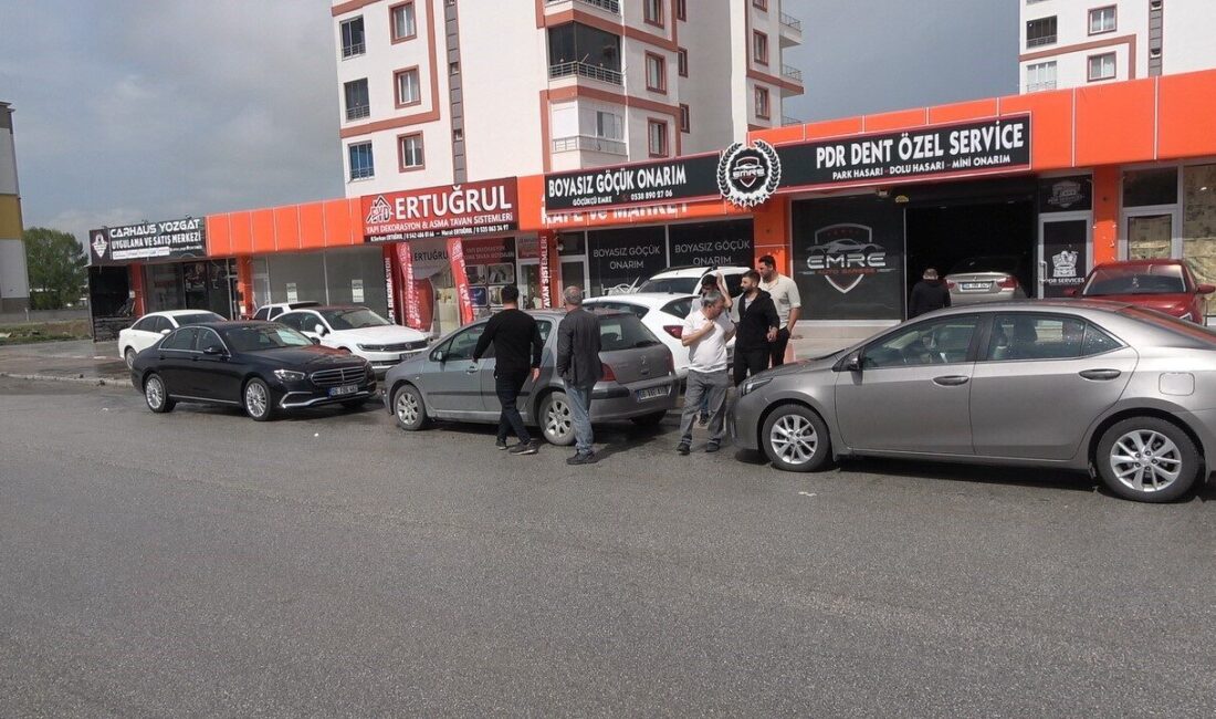 Yozgat’ta etkisini gösteren kuvvetli dolu yağışı sonrası araçlarda maddi hasar