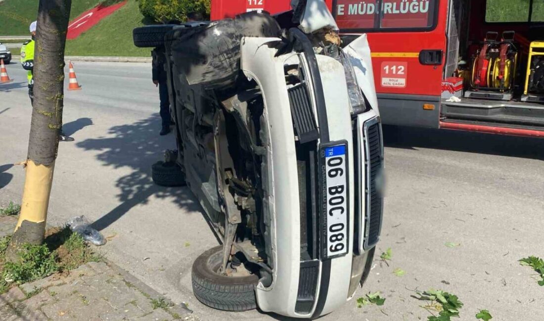 Bolu’da rampa yukarı çıkarken kontrolden çıkarak yan yatan otomobilin, güvenlik