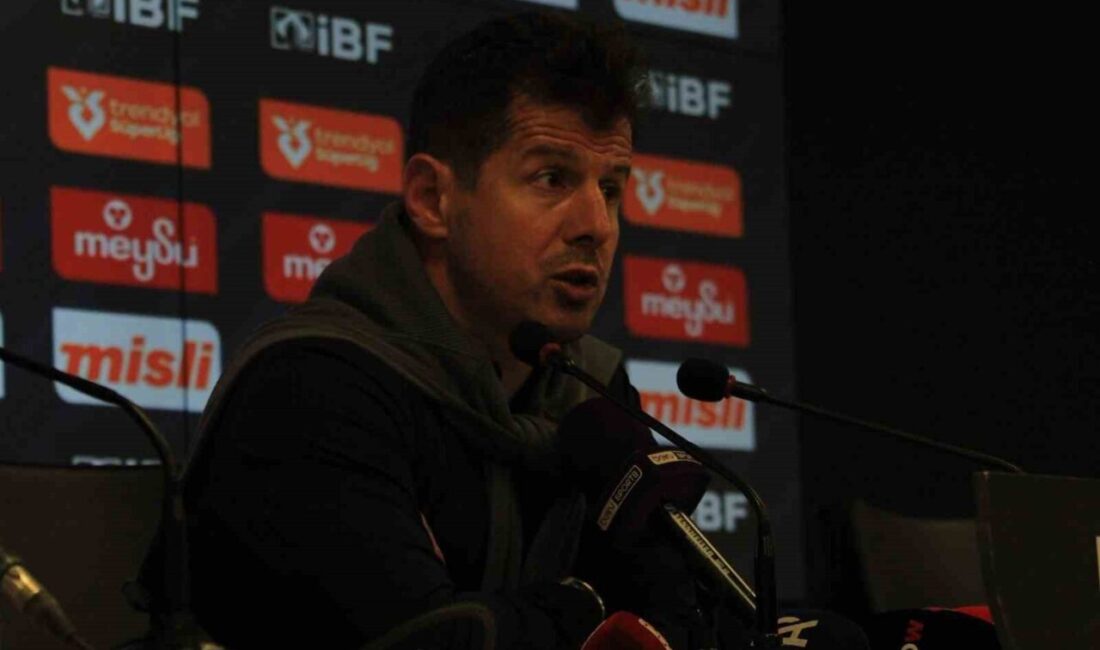 Emre Belözoğlu: “Deplasman adına kötü bir performans” Antalyaspor Teknik Direktörü Emre Belözoğlu, takımın sergilediği performansın kötü olduğunu
