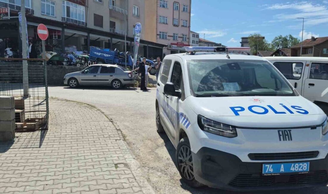 Bartın’da ters yola giren otomobil yolun karşısına geçmek isteyen 11