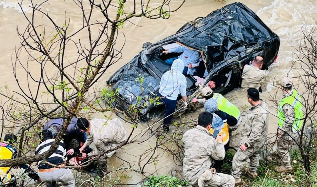 Gümüşhane’nin Kelkit ilçesinde meydana gelen trafik kazasında aynı aileden 1