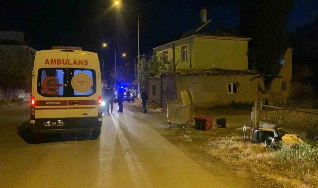 Karaman’da otomobil ile çarpışan motosikletli kurye yola savrularak yaralandı. Kaza,