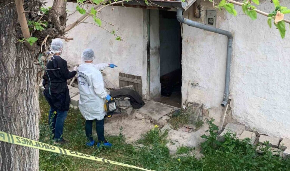 Karaman’da kendisinden haber alınamayan 75 yaşındaki kadın, evinde ölü bulundu.