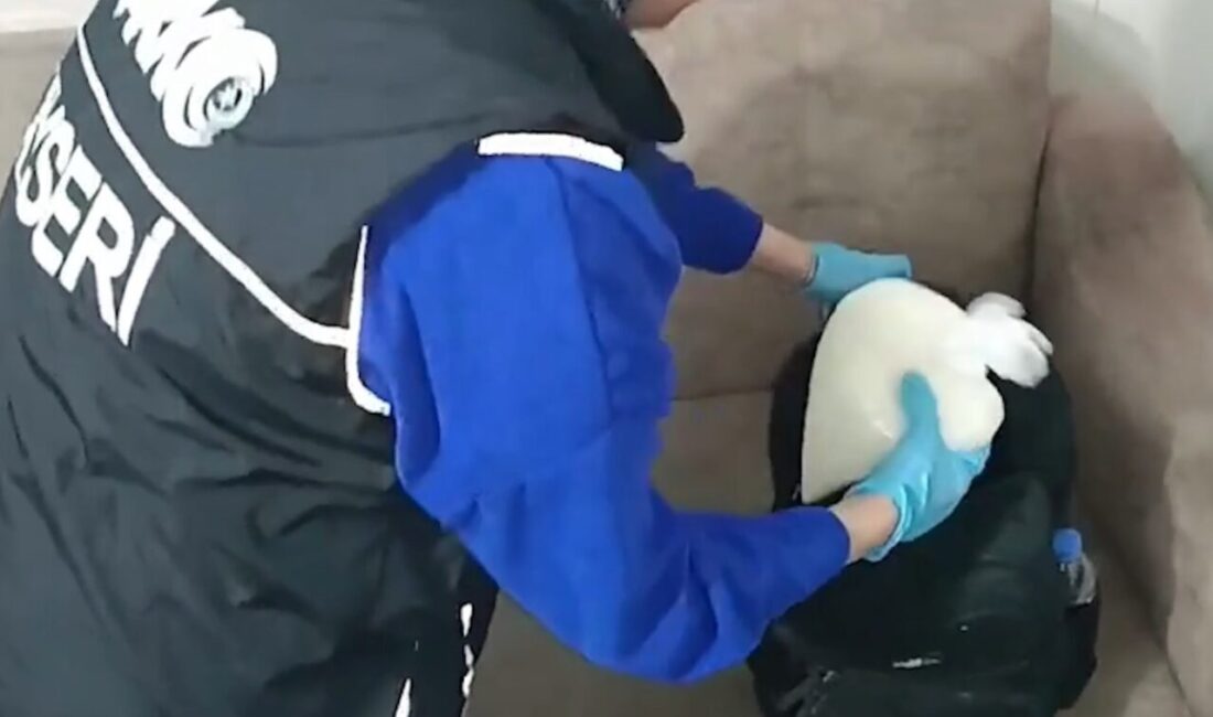 Kayseri’de ’torbacı’ operasyonu: 5 gözaltı Kayseri İl Emniyet Müdürlüğü Narkotik Suçlarla Mücadele Şube Müdürlüğü ekiplerince