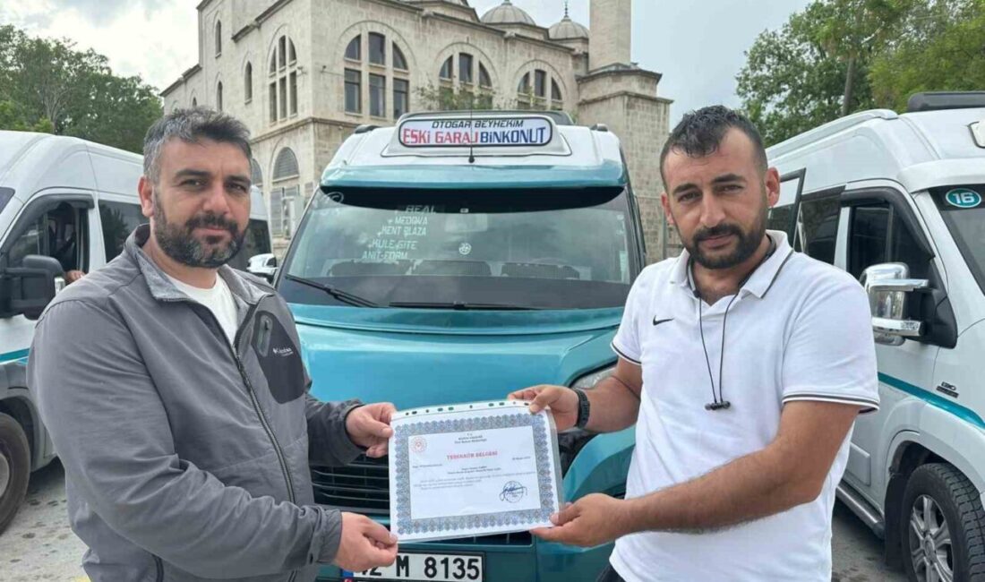 Konya’da yılın şoföründen trafikte hoşgörü ve saygı tavsiyesi Konya’da 3-9 Mayıs Trafik Haftası etkinlikleri kapsamında düzenlenen programda Yılın