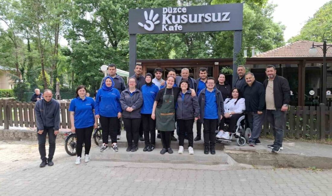 İş Sendikası Düzce Şube Başkanı Ali Kemal Esen, çalışanlarla bir