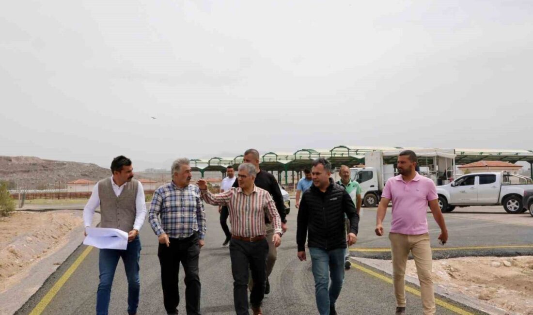 Niğde Valisi Cahit Çelik, İl Özel İdaresi Genel Sekreteri Ali