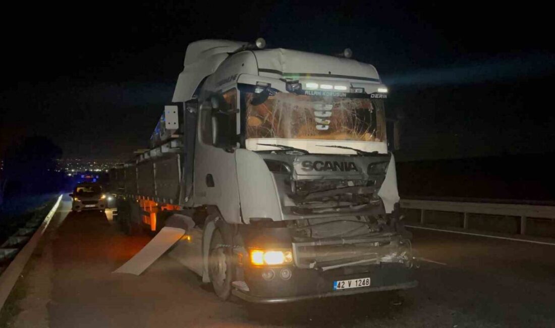 Eskişehir’de önündeki tıra arkadan çarpması sonucu kabinde sıkışan demir direk