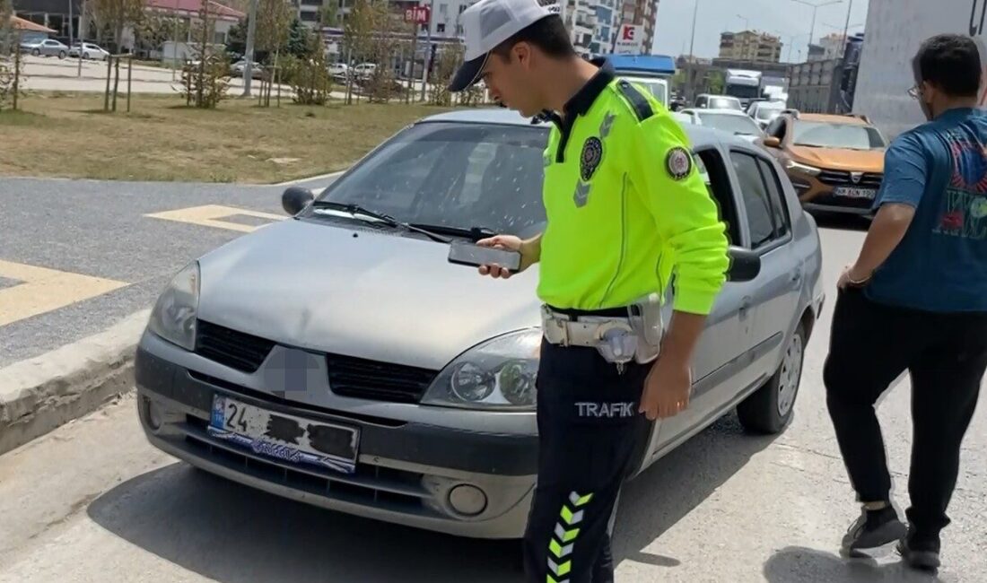 Aksaray’da ön ve arka plakasını kapatıp seyreden araç sürücüsü ve