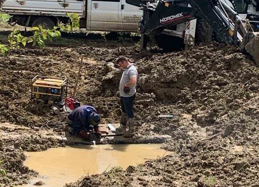 Sinop’ta ana isale hattı patladı, 6 köy 2 gün susuz kaldı Sinop’ta bir köyde yapılan kanal temizliği sırasında ana isale hattının