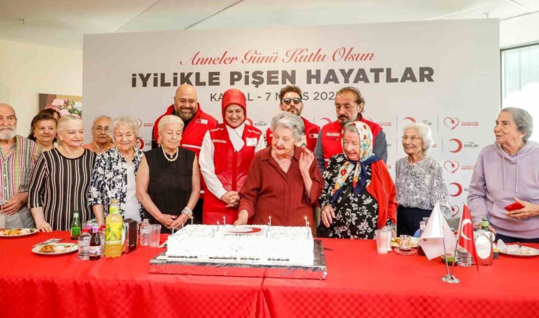 Türk Kızılay, deprem bölgesinde Anneler Günü’nü anne ve çocuklara yönelik