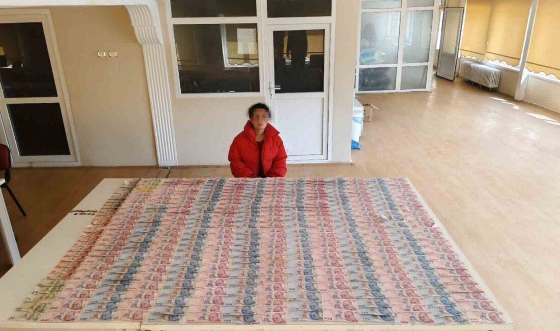 Çorum’un Sungurlu ilçesinde zabıta ekipleri tarafından yakalanan dilencinin üzerinden 50